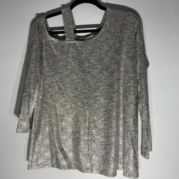 VINCE CAMUTO**Silver Sexy Shoulder Top**Med - Picture 4 of 7